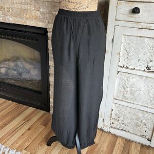 HYFVE lined black side cut out elastic waist elastic ankle flowy pant